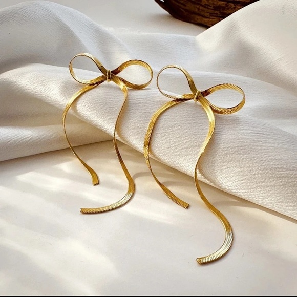Bow Stunning Earrings - Picture 1 of 4